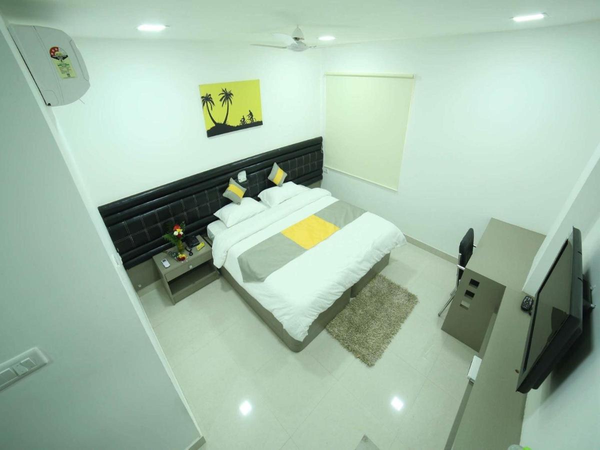 La Riviera Suites Madhapur Hyderabad Exterior photo