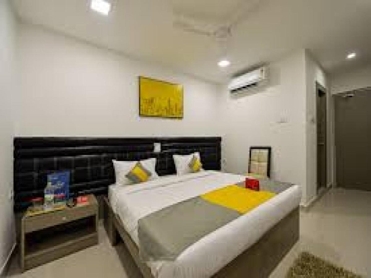 La Riviera Suites Madhapur Hyderabad Exterior photo