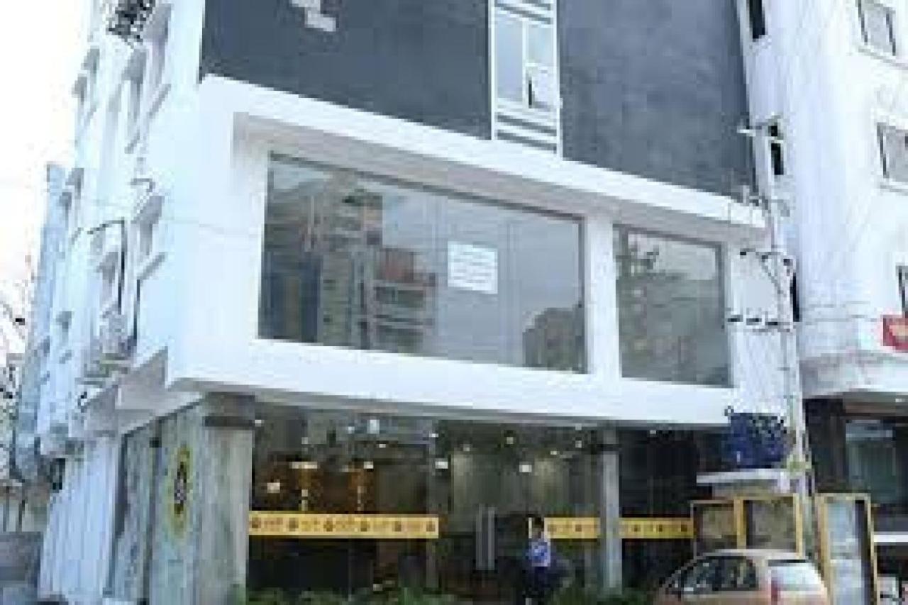 La Riviera Suites Madhapur Hyderabad Exterior photo